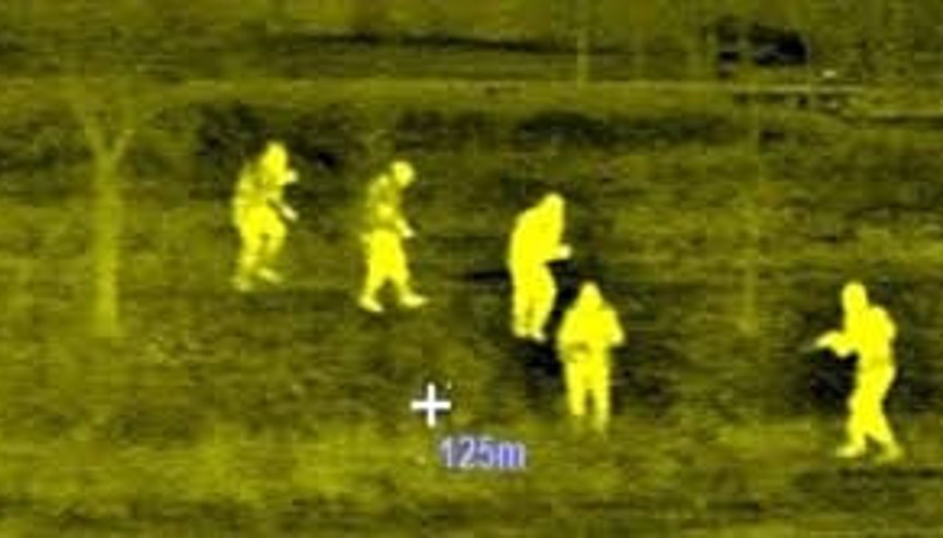 Şemsiye açarak İHAlardan saklanmaya çalıştılar, F-16lardan kaçamadılar