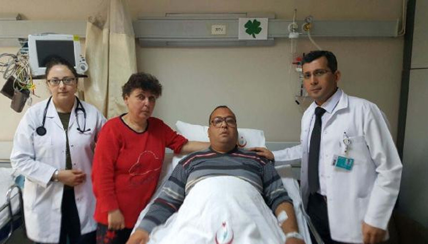 Yardım çağrısı duyuldu, engelli oğluyla birlikte tedaviye alındı Yardım çağrısı duyuldu, engelli oğluyla birlikte tedaviye alındı