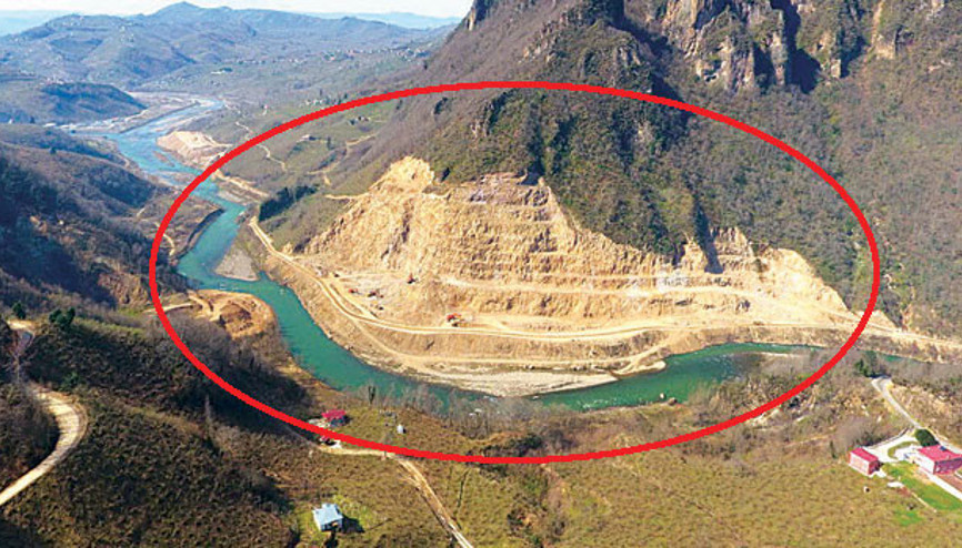 Tarihi kalenin altına dinamit
