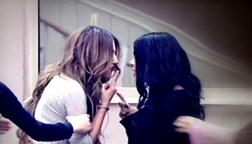 Kısmetse Olur evinde kavga Melis ile Didem birbirine girdi