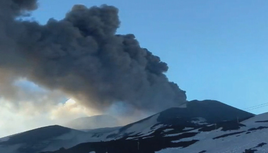 Etna Yanardağında patlama