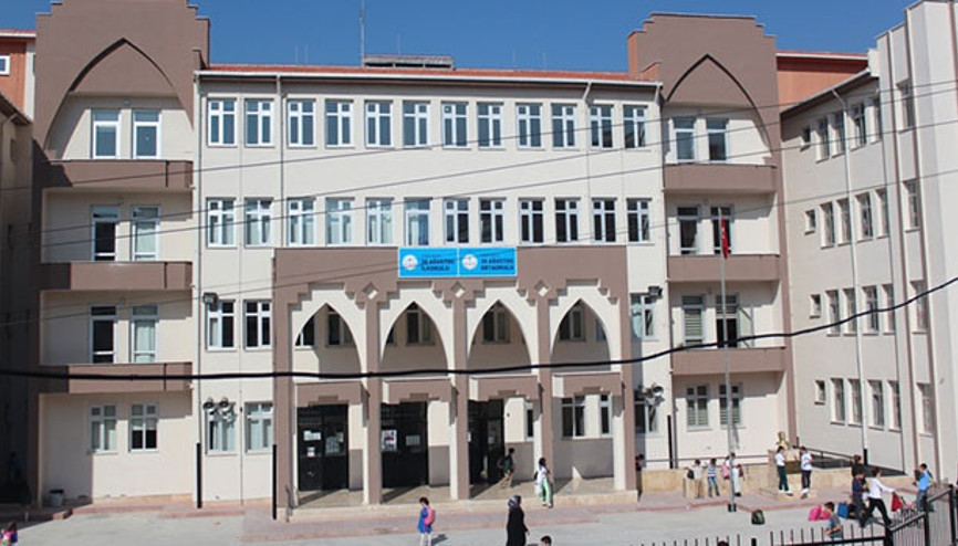 Okulda büyük rezalet Öğretmenlerden kız öğrencilere çıplak arama...