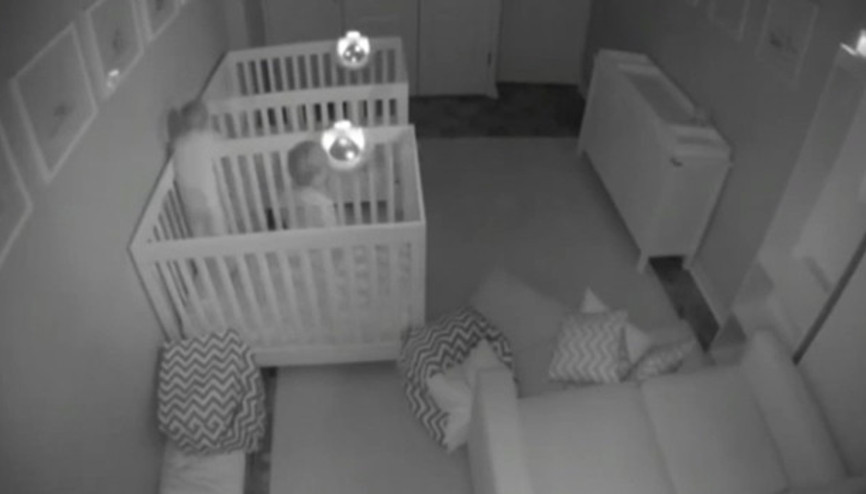 Minik ikizlerin gece sefası