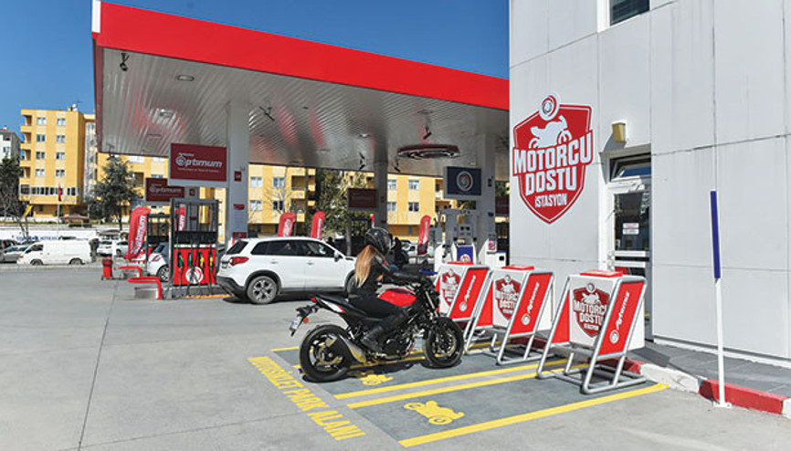 ‘Motorcu dostu’ istasyon yaptı