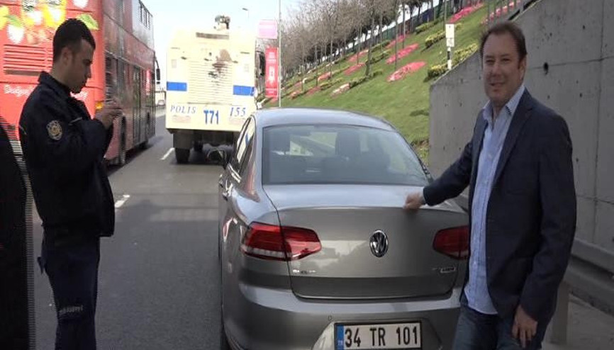 Ünlü oyuncu Şoray Uzunun aracına TOMA çarptı