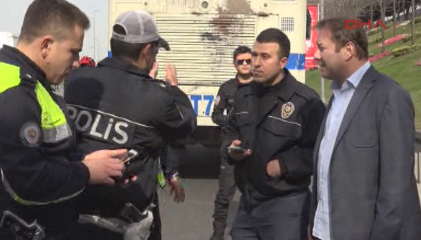 Ünlü oyuncu Şoray Uzunun aracına TOMA çarptı