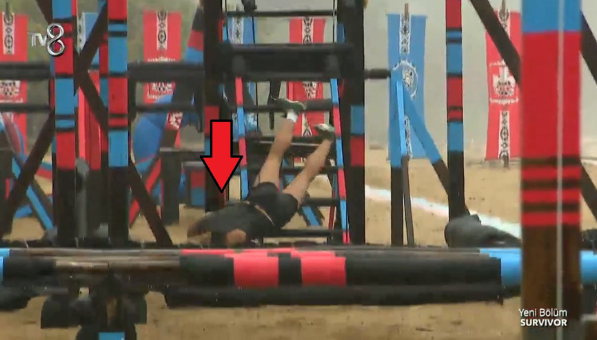 Sema merdivenlerden böyle düştü Sema merdivenlerden böyle düştü