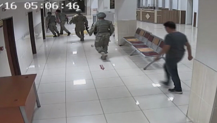 Darbecilerin Diyarbakır Adliyesine giriş anı