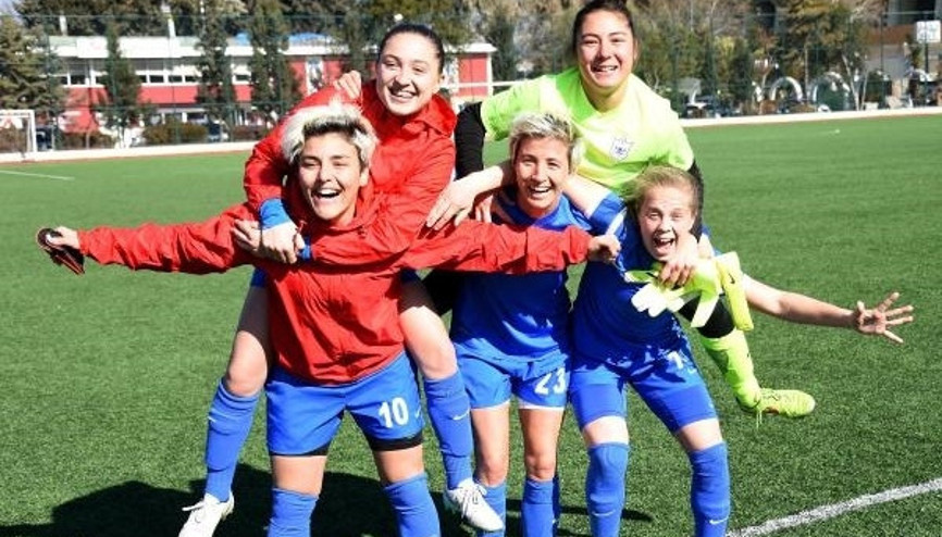 İzmir Konak Belediyesporun gözü play offta