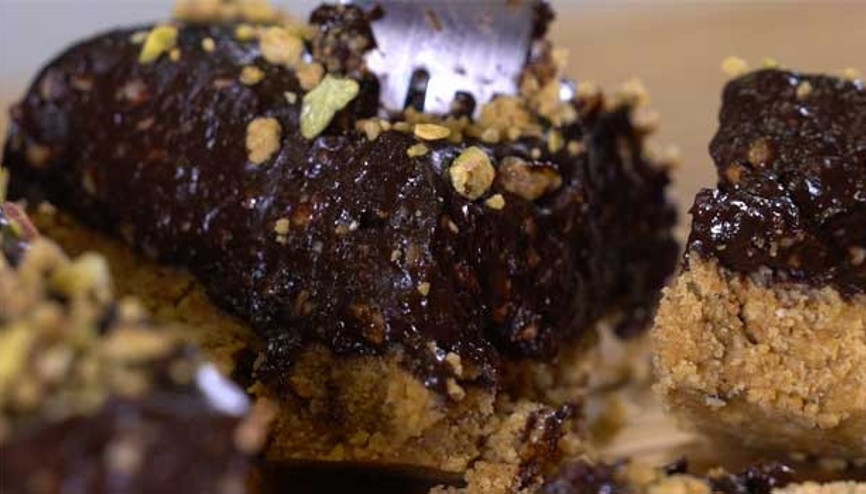 Çikolatalı fındıklı tart tarifi - Lezizz