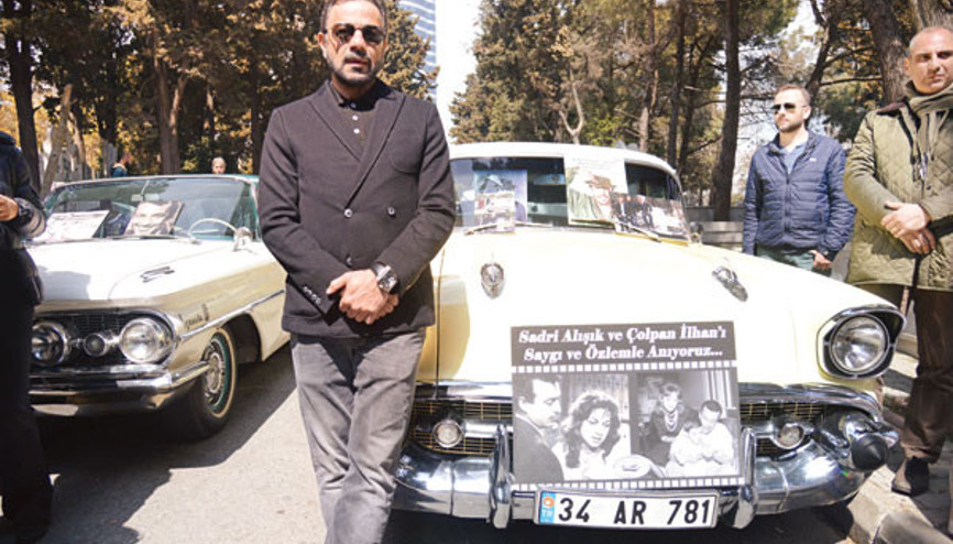 Mezarında anıldı