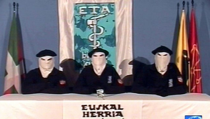 ETA, silahlarını teslim etmeye başladı