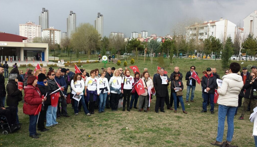 Park alanında yapılaşma istemiyoruz Park alanında yapılaşma istemiyoruz