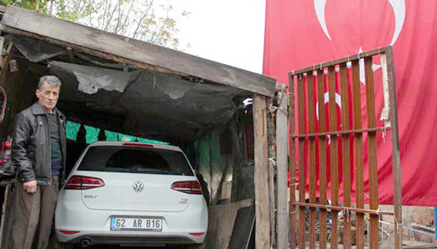 Şehit oğlundan kalan otomobile gözü gibi bakıyor