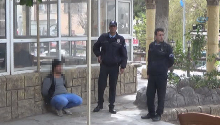 “Peçeyi aç, 5 TL vereyim kavgası: 2 ağır yaralı