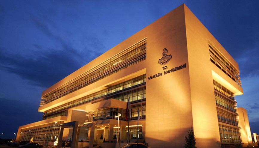 Eşarp yüzünden sınır dışına AYM dur dedi