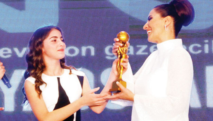 Hande Fırat’a özel ödül