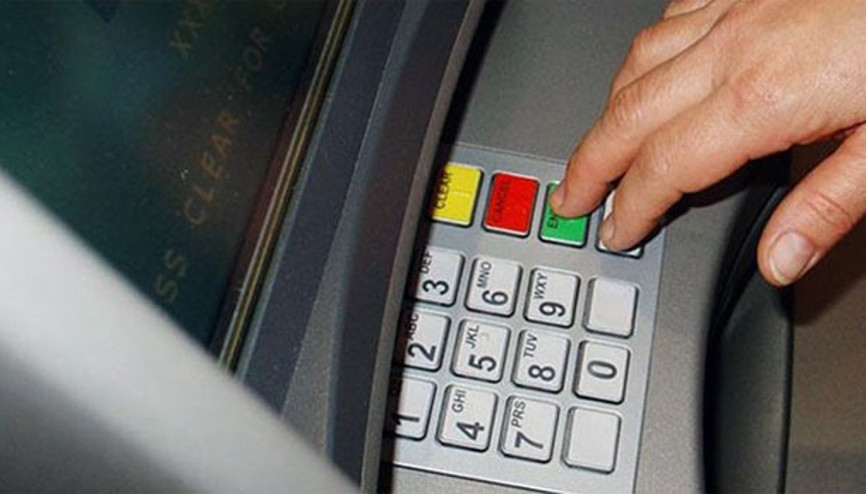 Bankaların sistem açığını bulup 9 milyon lira dolandırdılar