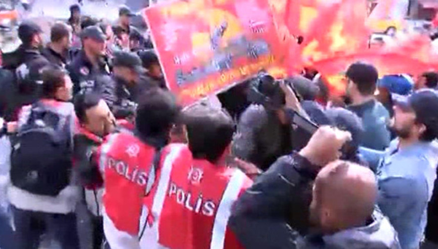 Beşiktaştan Taksime yürümek isteyen gruba müdahale Beşiktaştan Taksime yürümek isteyen gruba müdahale