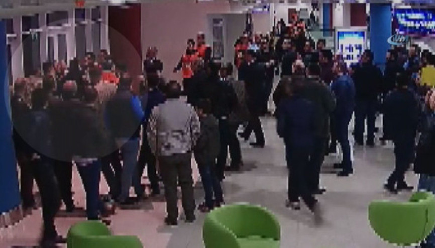 Gökhan Sarala yapılan saldırı teşebbüsü güvenlik kameralarına yansıdı Gökhan Sarala yapılan saldırı teşebbüsü güvenlik kameralarına yansıdı