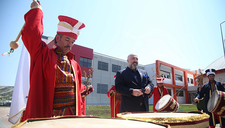 2. Abdülhamidin torunu üniversitede böyle karşılandı