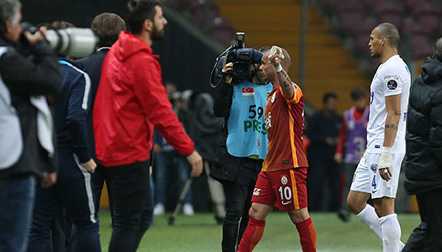 Kaleci sakatlandı oğlum koş koş...