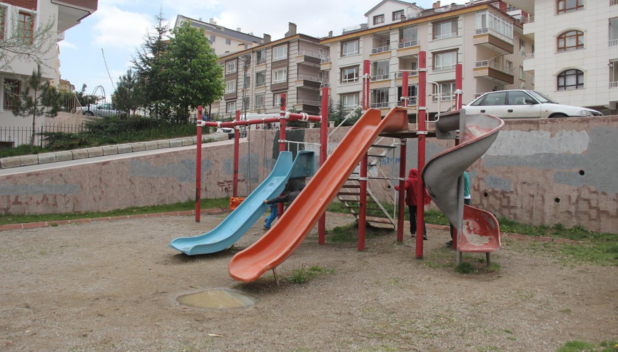 Oyun parkı bakım bekliyor