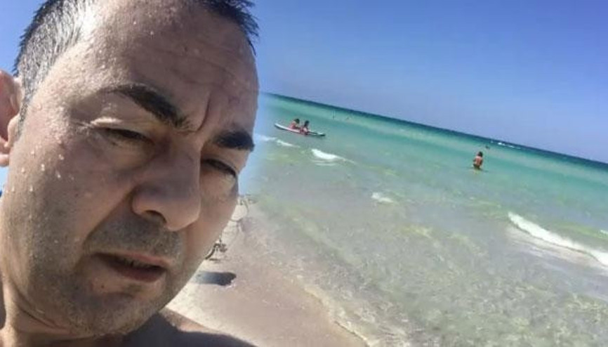 Serdar Ortaç Floridada eşofmanla denize girince...