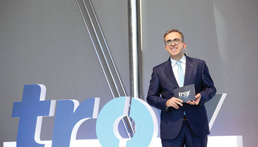 TROY 1 yaşında cüzdana girdi