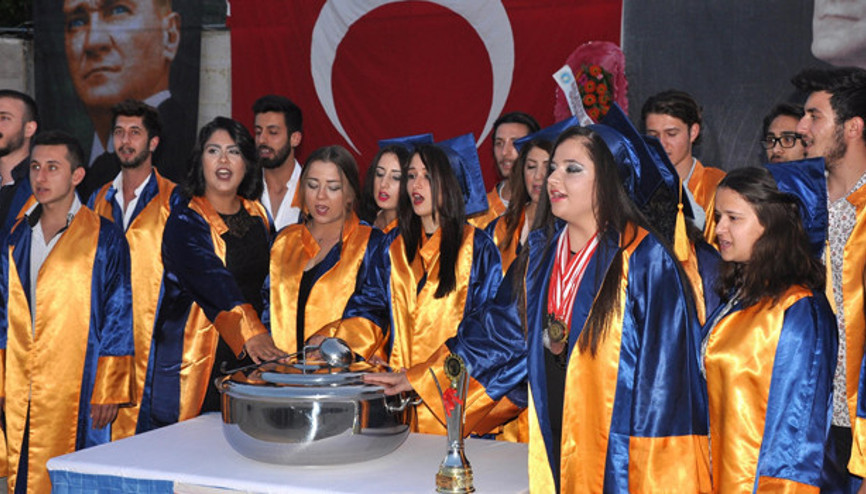 Üniversiteli aşçılar, tencere üstüne yemin etti Üniversiteli aşçılar, tencere üstüne yemin etti