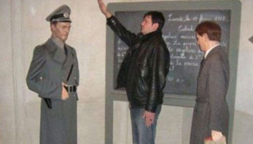 Bu fotoğraf istifa getirdi... Komşuda hükümet krizi