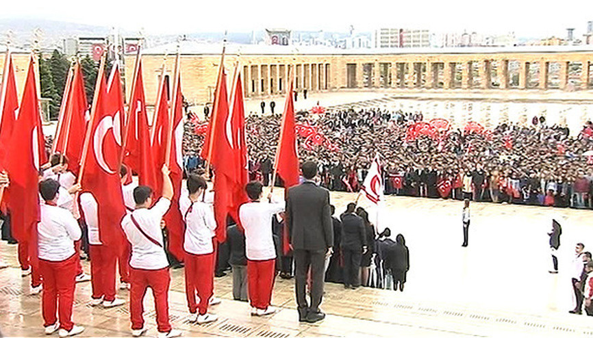 İlk tören Anıtkabirde yapıldı