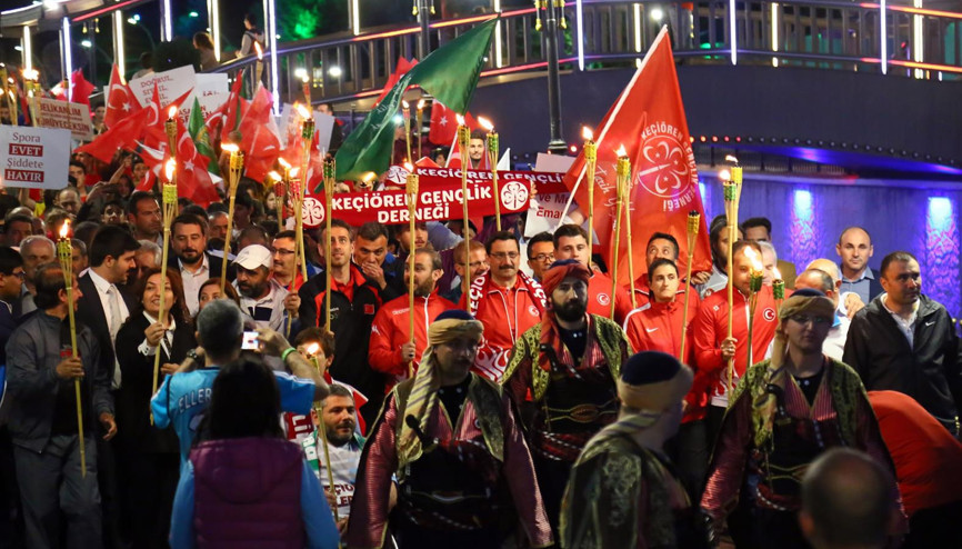 Keçiörenli gençler şampiyonlarla yürüdü