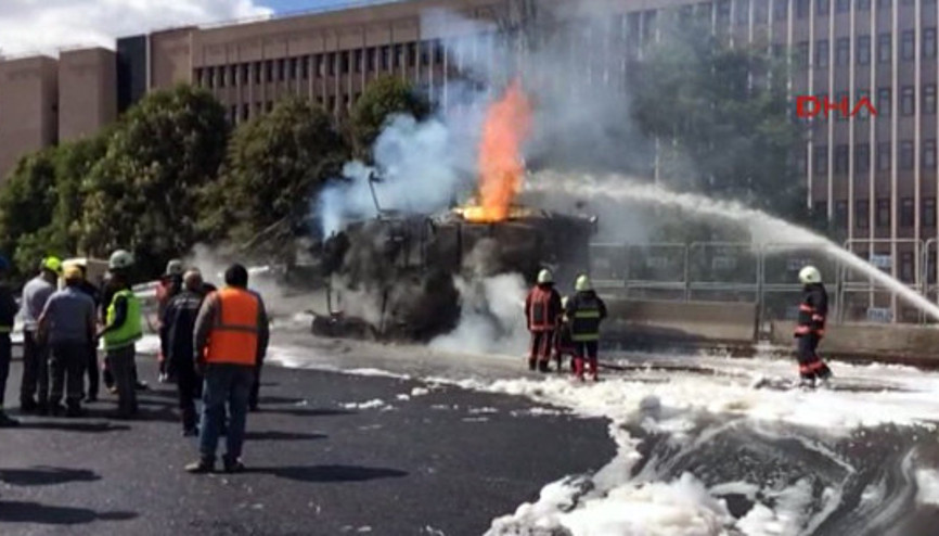 Ankara Adliyesi önünde büyük panik Ankara Adliyesi önünde büyük panik