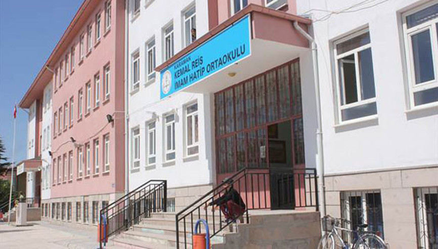 Ortaokul öğrencilerinin küfür kavgası kanlı bitti