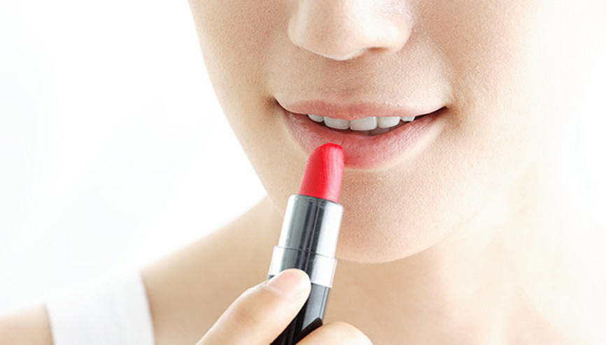 Makyaj yapmak | Ruj sürmek orucu bozar mı Makyaj yapmak | Ruj sürmek orucu bozar mı