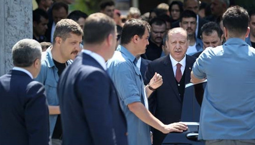 Erdoğanın dikkatini çeken öğrenci... Hemen yanına çağırdı