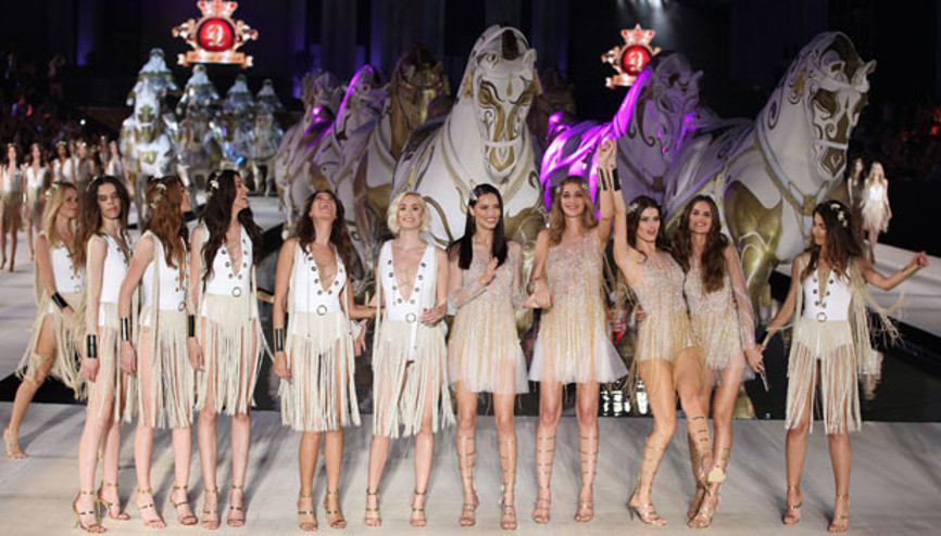 Dünyaca ünlü 5 mankenle 60 milyon dolar ciroya koşuyor