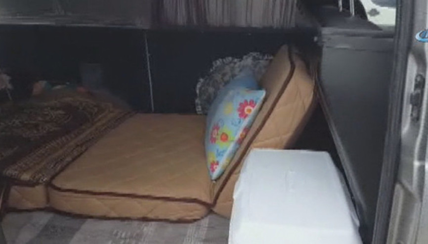 Görenler gözlerine inanamadı: Fuhuş panelvanı