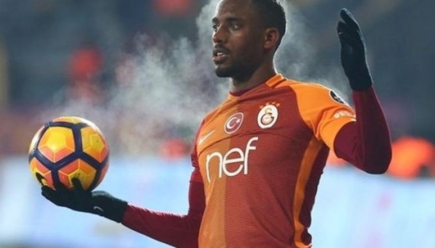 Carole gidiyor, o geliyor... Aslandan müthiş çalım