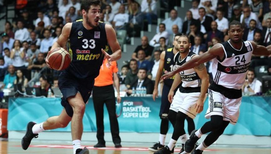 Olaylı derbide Fenerbahçe durumu 3-0a getirdi
