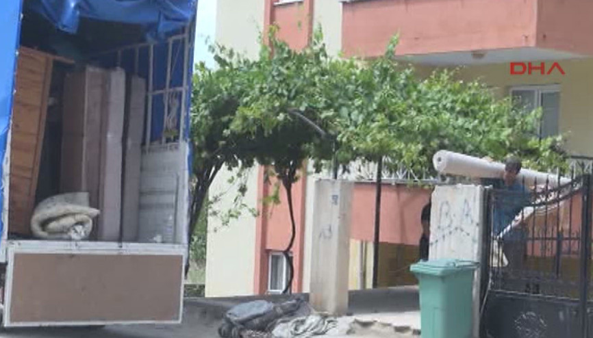 Cinsel taciz tutuklusunun evi taşlandı