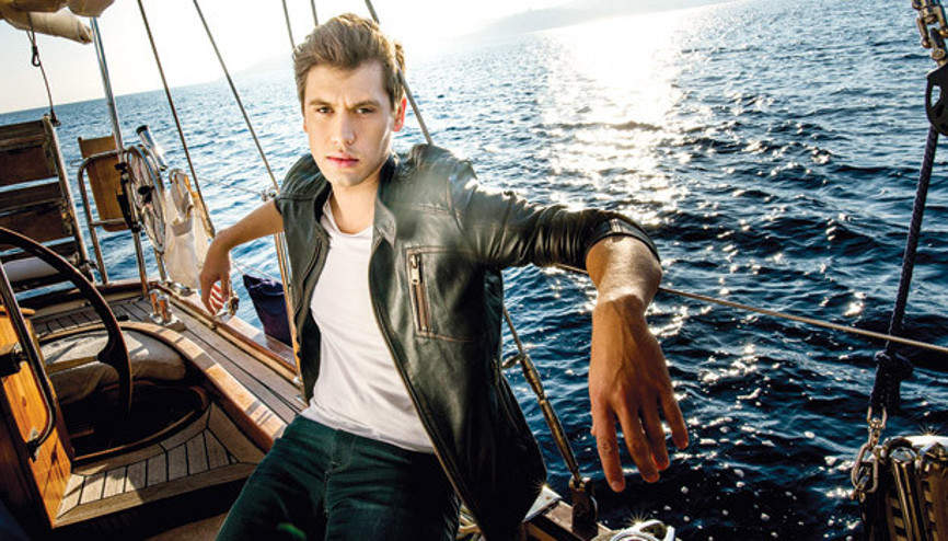 Severek ayrılıyoruz