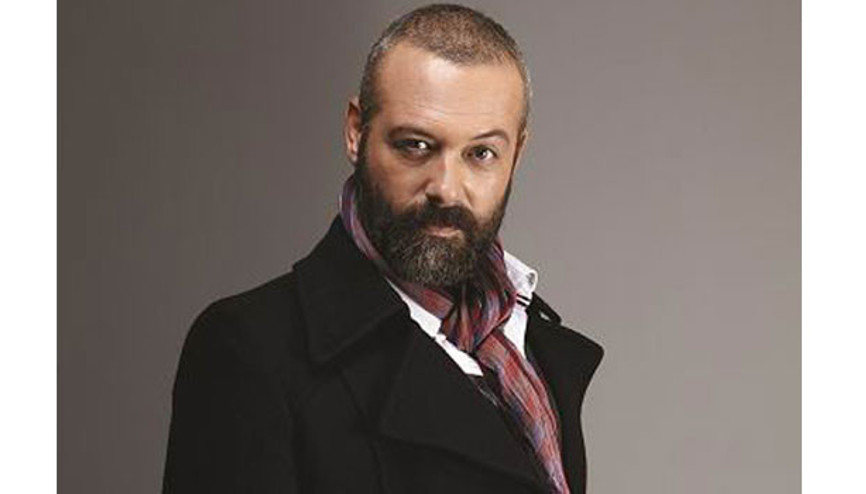 Levent Üzümcü tek kişilik oyun için Berlin’de