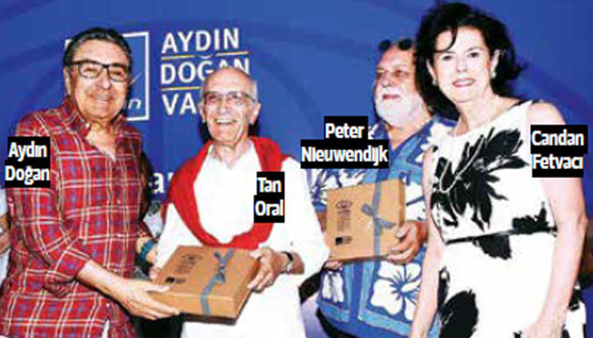Aydın Doğandan jüriye plaket