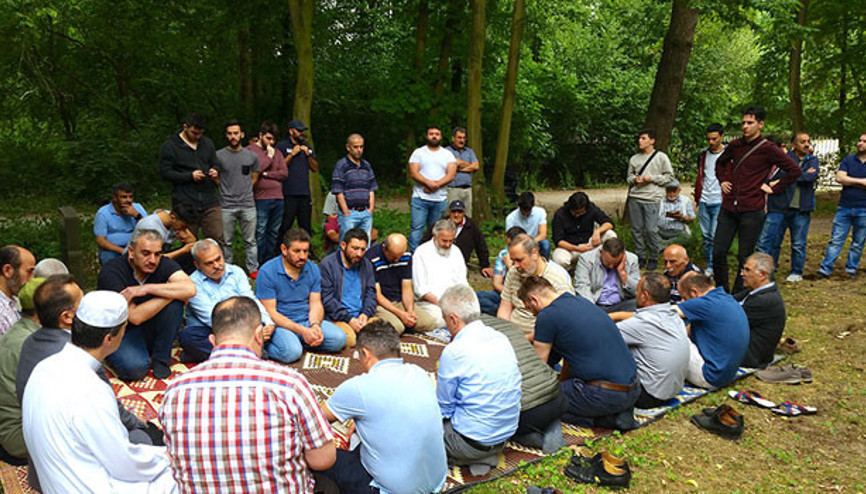 Arife günü mezarlık ziyaretleri yapıldı