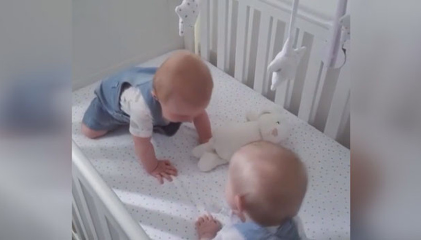 İkizlerin kahkaha krizi