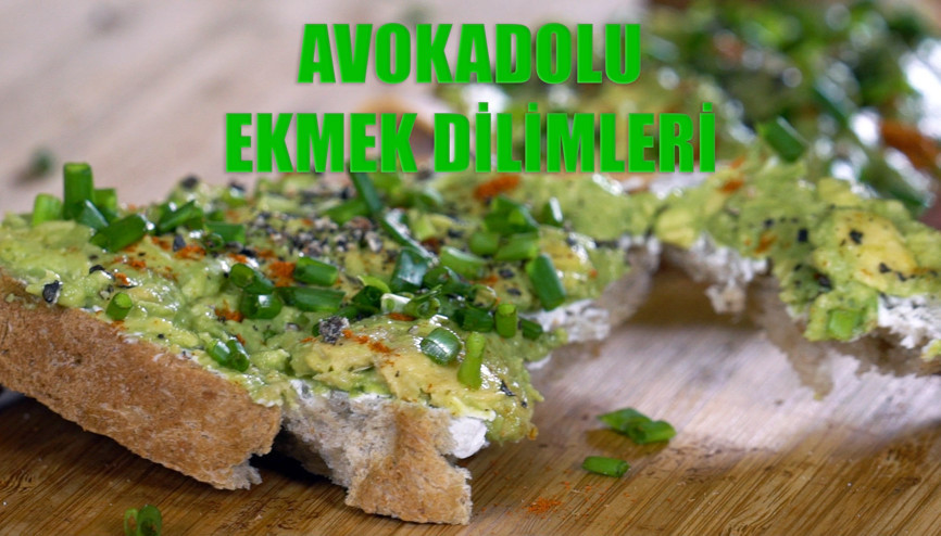 Avokadolu ekmek dilimleri
