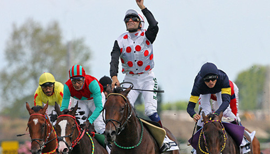 At üzerinde rakipsiz... Karataş 6000i de devirdi