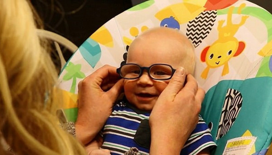 Annesini ilk kez gören çocuğun inanılmaz tepkisi…